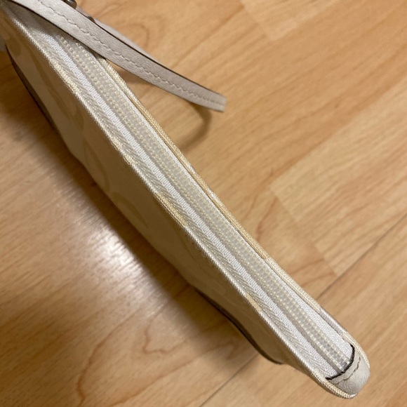 Coach wristlet - Picture 6 of 7